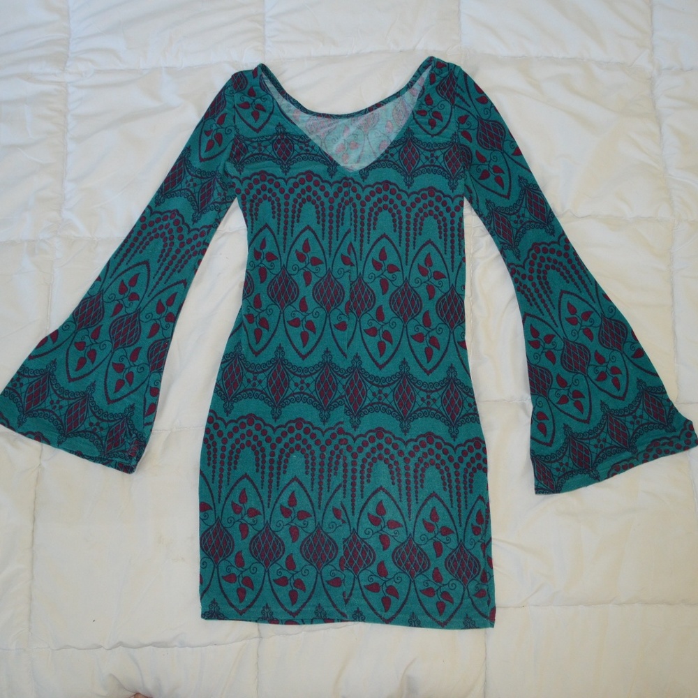 Hippy dress with flare sleeves